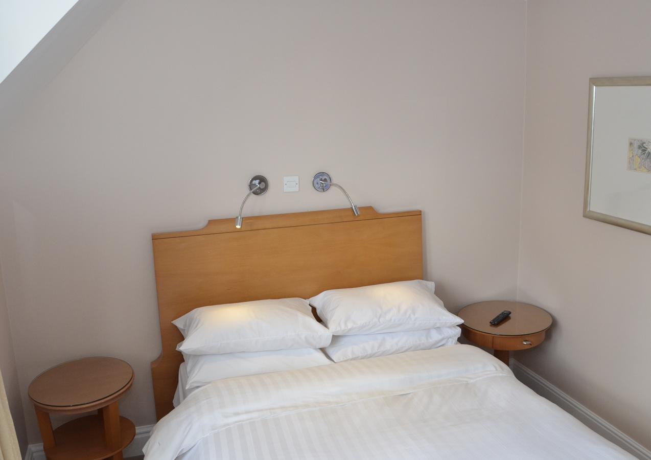 The Antelope At Upavon Otel Oda fotoğraf